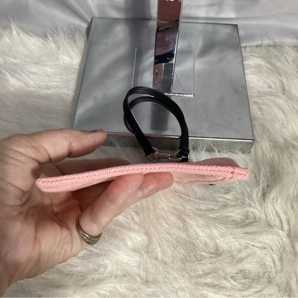 SOLD……..Marc Jacob’s x Peanuts Snoopy Pink Canvas Graphic Print Pouch Wristlet - Picture 11 of 12